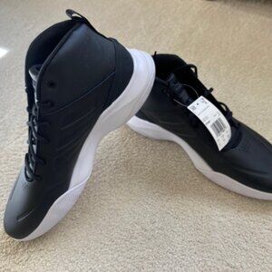 NWT OwnTheGame Core Black Adidas Basketball sneakers, Mens sz 13W